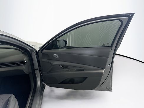 Used 2021 Hyundai Elantra SE FWD image 31