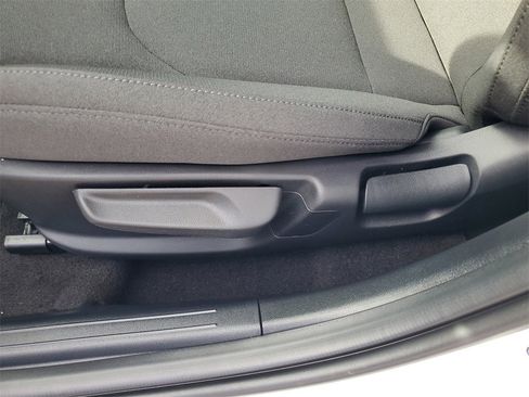 New 2026 Kia K4 LX image 7