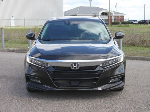 Used 2018 Honda Accord Touring image 3