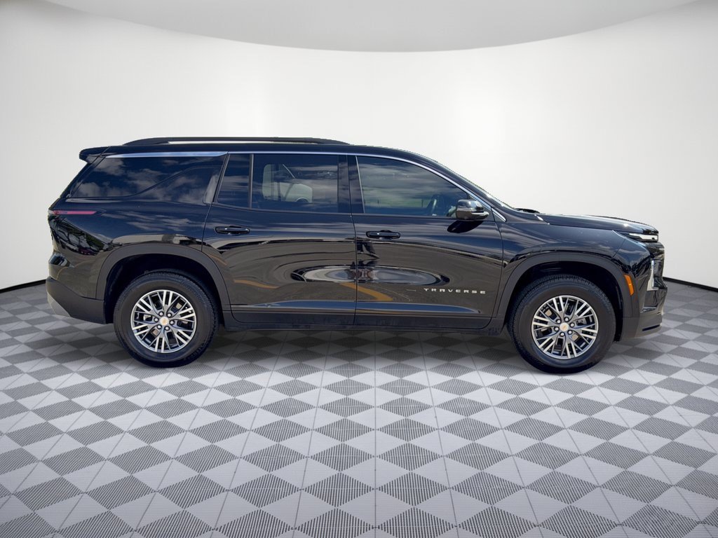 Used 2026 Chevrolet Traverse LT w/ Driver Confidence Package FWD image 8