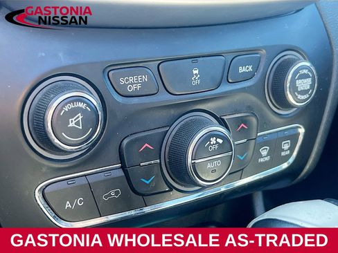 Used 2014 Jeep Cherokee Limited w/ Technology Group image 16