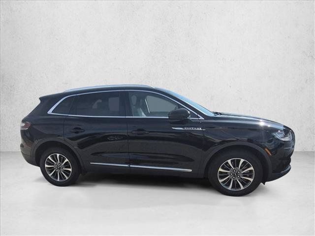 Used 2023 Lincoln Nautilus AWD w/ Premium Package image 2