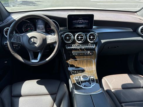 Used 2017 Mercedes-Benz GLC 300 4MATIC image 2