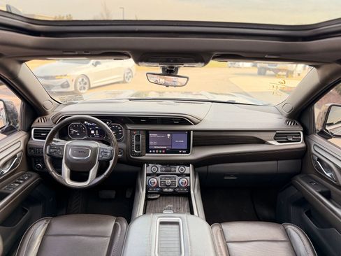 Used 2021 GMC Yukon Denali w/ Denali Premium Package image 29