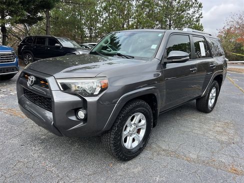 Used 2018 Toyota 4Runner SR5 Premium image 3