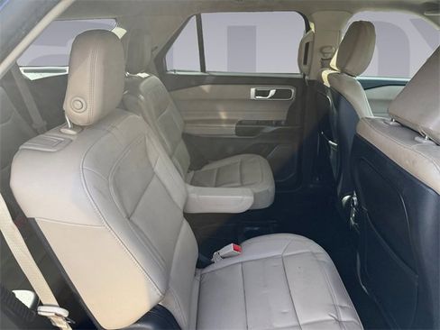 Used 2020 Ford Explorer XLT w/ Equipment Group 202A image 18