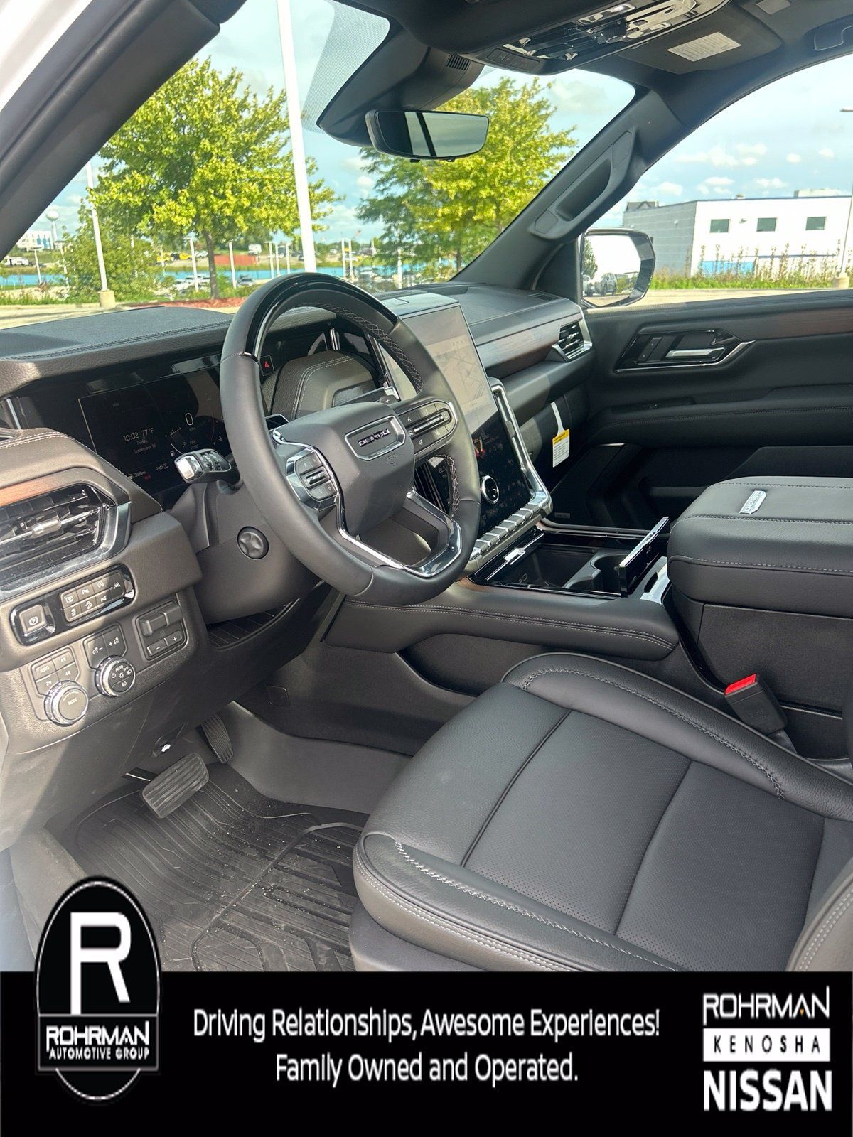 Used 2026 GMC Yukon Denali w/ Denali Reserve Package AWD/4WD image 6