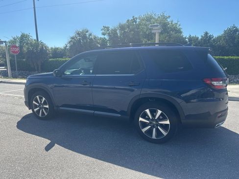 Used 2025 Honda Pilot Touring image 10
