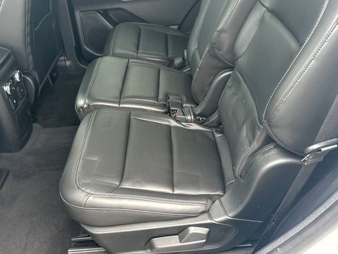 Used 2022 Ford Explorer XLT w/ Equipment Group 202A image 22