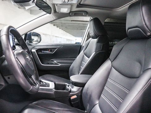 Used 2022 Toyota RAV4 XLE Premium FWD image 19