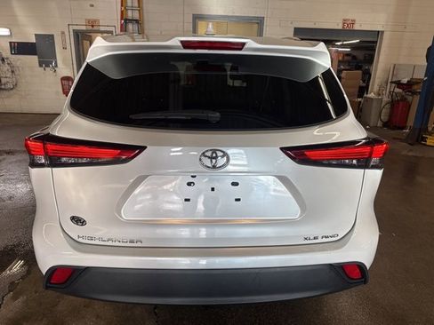 Used 2022 Toyota Highlander XLE image 5