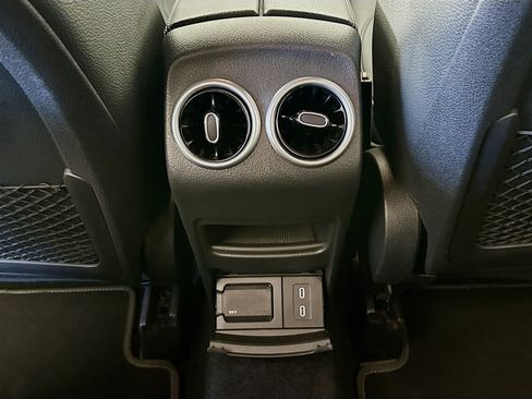 Used 2025 Mercedes-Benz GLB 250 image 28