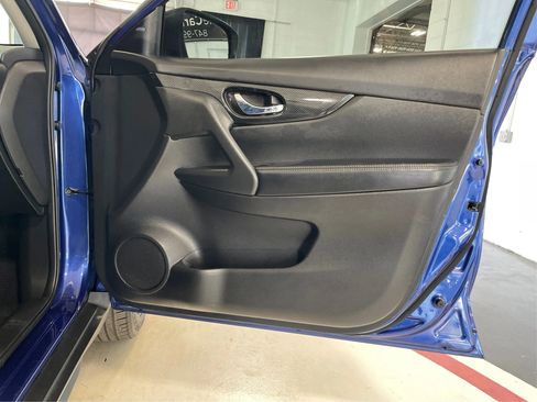 Used 2018 Nissan Rogue SL image 26