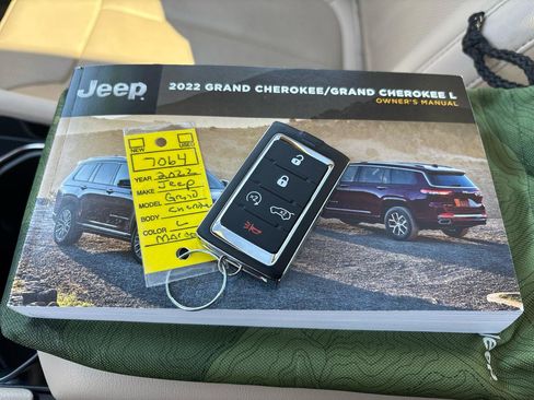 Used 2022 Jeep Grand Cherokee L Limited w/ Luxury Tech Group II image 40