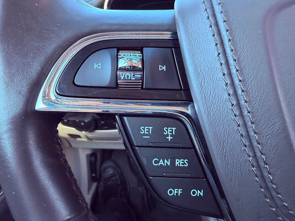 Used 2017 Lincoln Continental Select FWD image 18