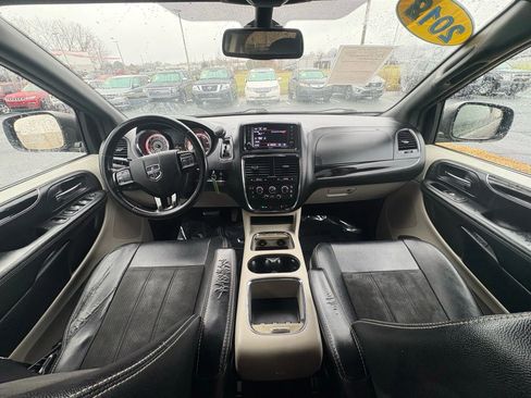 Used 2019 Dodge Grand Caravan SXT image 14