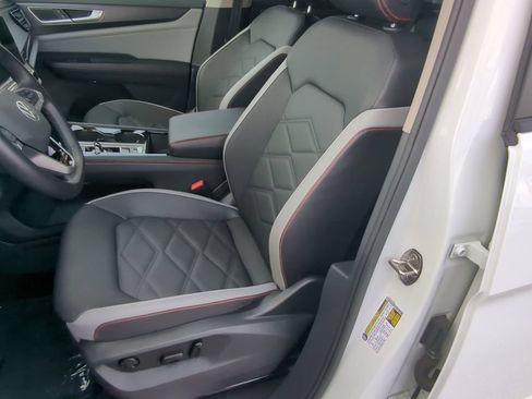 Certified 2025 Volkswagen Atlas Peak Edition SE AWD/4WD image 23
