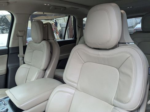 Used 2023 Lincoln Aviator Reserve w/ Equipment Group 201A image 9