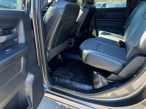 Used 2024 RAM 3500 Tradesman w/ Chrome Appearance Group image 15