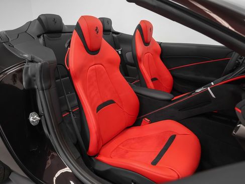 Certified 2025 Ferrari Roma Spider RWD image 22