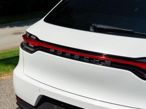 Certified 2021 Porsche Macan AWD/4WD image 12