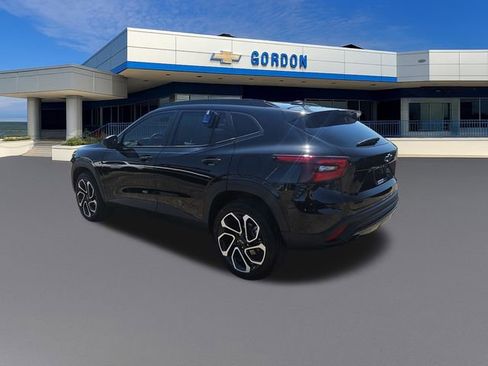 Used 2025 Chevrolet Trax RS FWD image 3