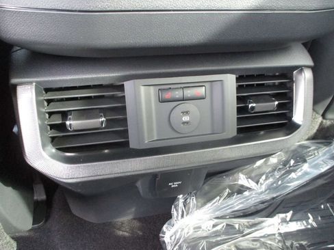 New 2025 Ford F150 Platinum w/ FX4 Off-Road Package image 17