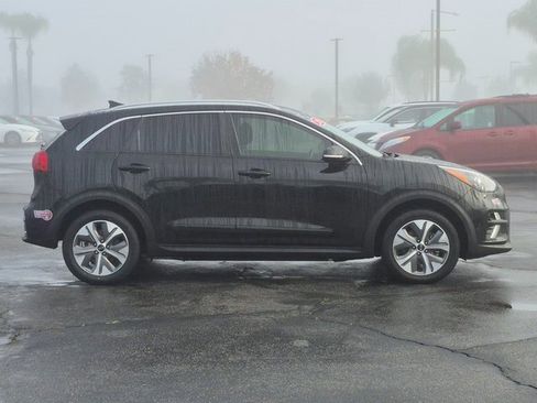 Used 2020 Kia Niro EX image 4
