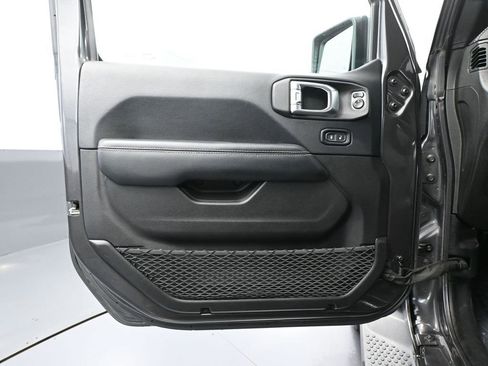 Used 2018 Jeep Wrangler Unlimited Sahara image 20