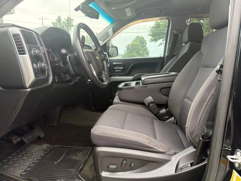 Used 2018 Chevrolet Silverado 1500 LT w/ Redline Edition AWD/4WD image 10
