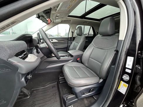 Used 2025 Ford Explorer Active w/ Active Comfort Package AWD/4WD image 29