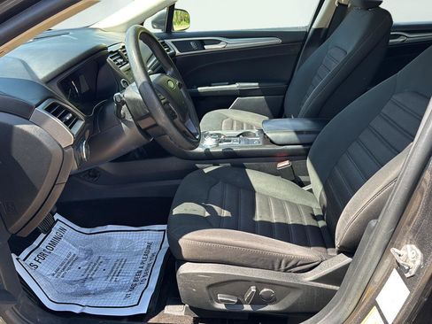 Used 2018 Ford Fusion SE FWD image 9