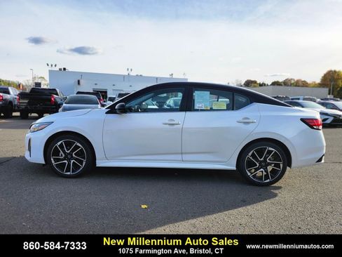 Used 2025 Nissan Sentra SR image 2