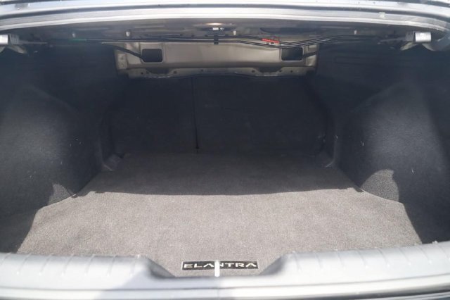 Used 2025 Hyundai Elantra SEL FWD image 24