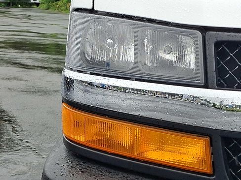 Used 2025 Chevrolet Express 2500 w/ Driver Convenience Package RWD image 9