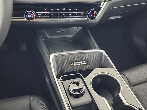 New 2026 Chevrolet Equinox LT w/ Convenience Package II image 32