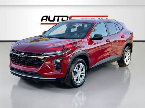 Used 2026 Chevrolet Trax LS FWD image 3