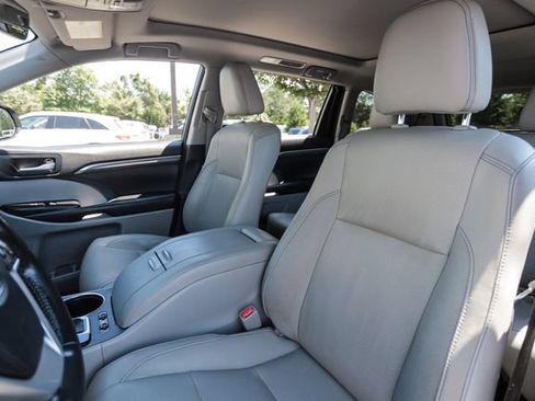 Used 2017 Toyota Highlander Limited Platinum AWD/4WD image 35