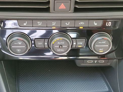 Used 2023 Volkswagen Jetta SE FWD image 24