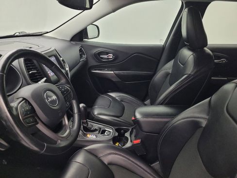 Used 2019 Jeep Cherokee Latitude Plus w/ Comfort/Convenience Group image 17