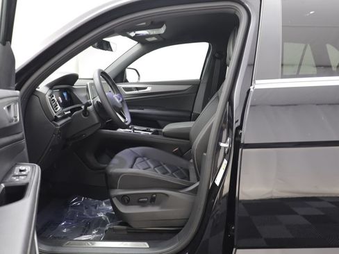 Certified 2024 Volkswagen Atlas Cross Sport SE AWD/4WD image 5
