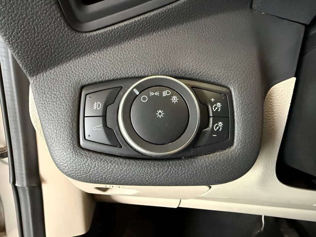 Used 2017 Ford Escape SE FWD image 16