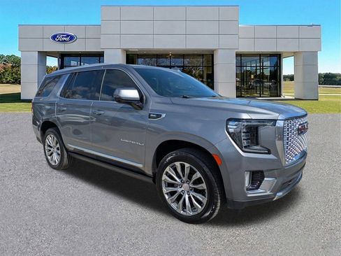 Used 2022 GMC Yukon Denali w/ Denali Premium Package image 2