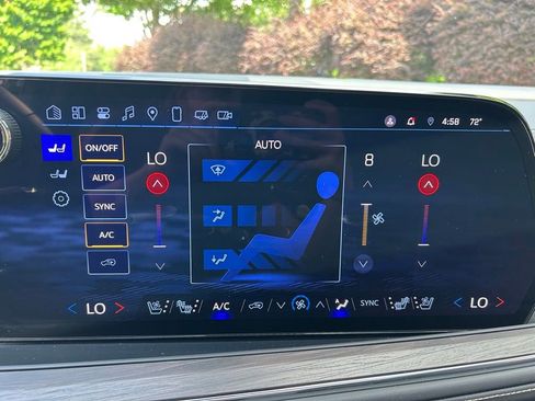 Used 2025 Chevrolet Tahoe Premier AWD/4WD image 37