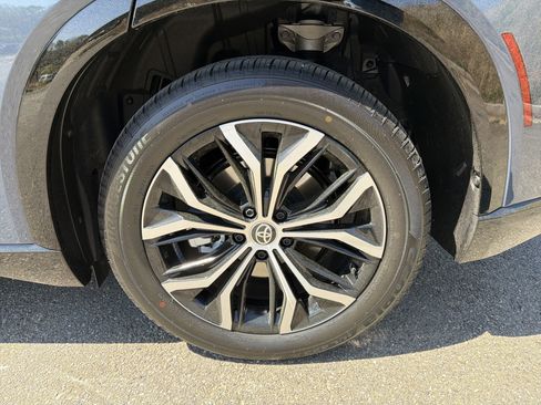 Used 2025 Toyota Crown Signia image 21