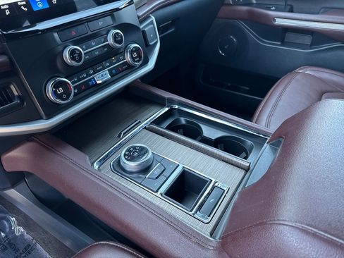 Used 2023 Ford Expedition Limited image 24