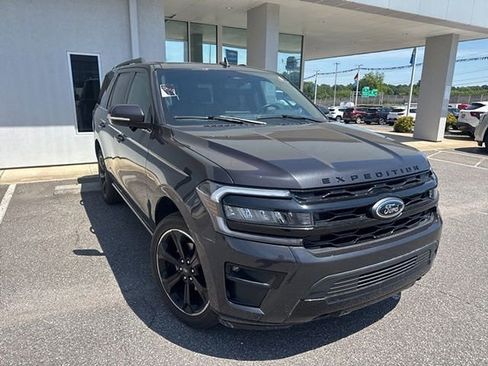Used 2023 Ford Expedition Limited AWD/4WD image 3