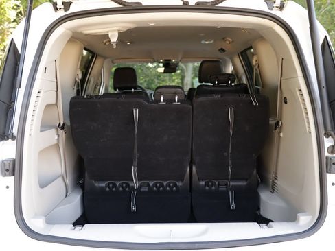 Used 2022 Chrysler Pacifica Touring-L FWD image 26