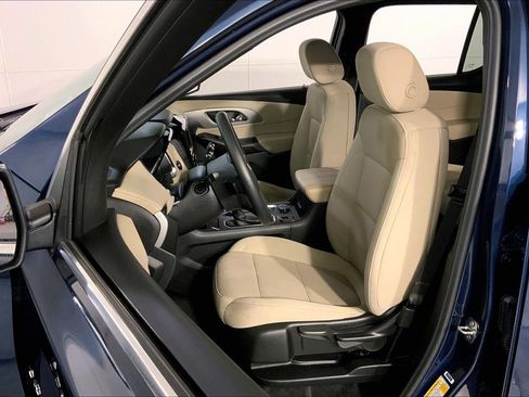Used 2022 Chevrolet Traverse LS FWD image 23