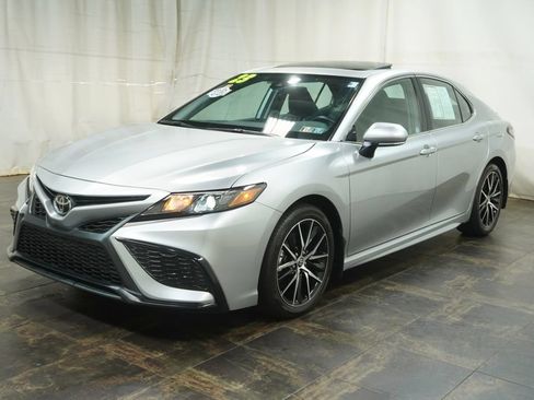 Used 2023 Toyota Camry SE w/ Cold Weather Package FWD image 2